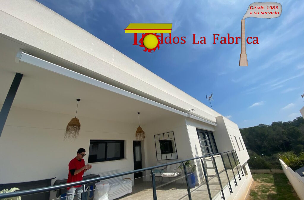 Toldo Cofre en Chalet de Obra Nueva en La Cañada (Valencia)